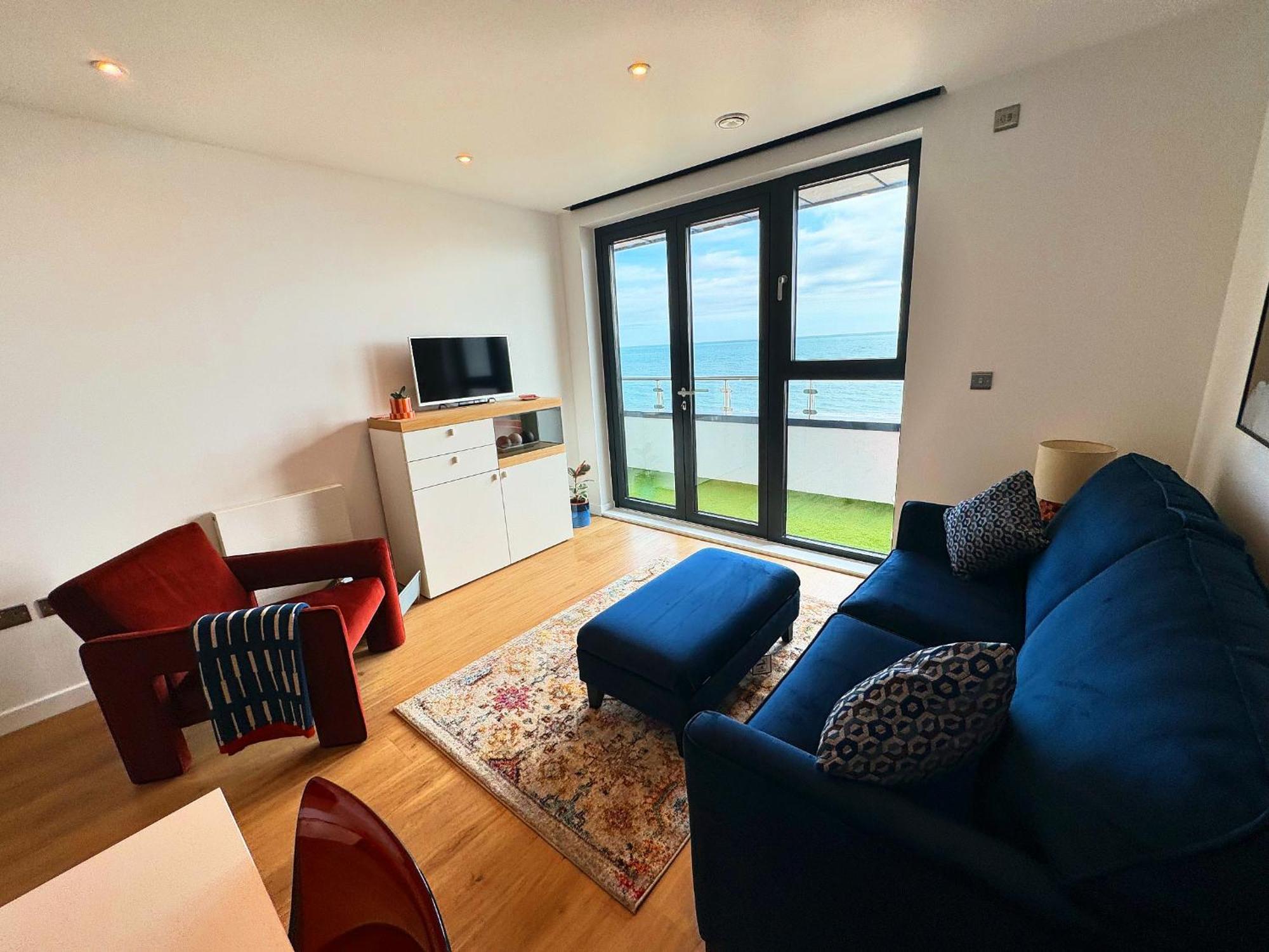 Stunning Beach Front Apartment With Sea Views, Free Parking & Balcony Ramsgate Extérieur photo