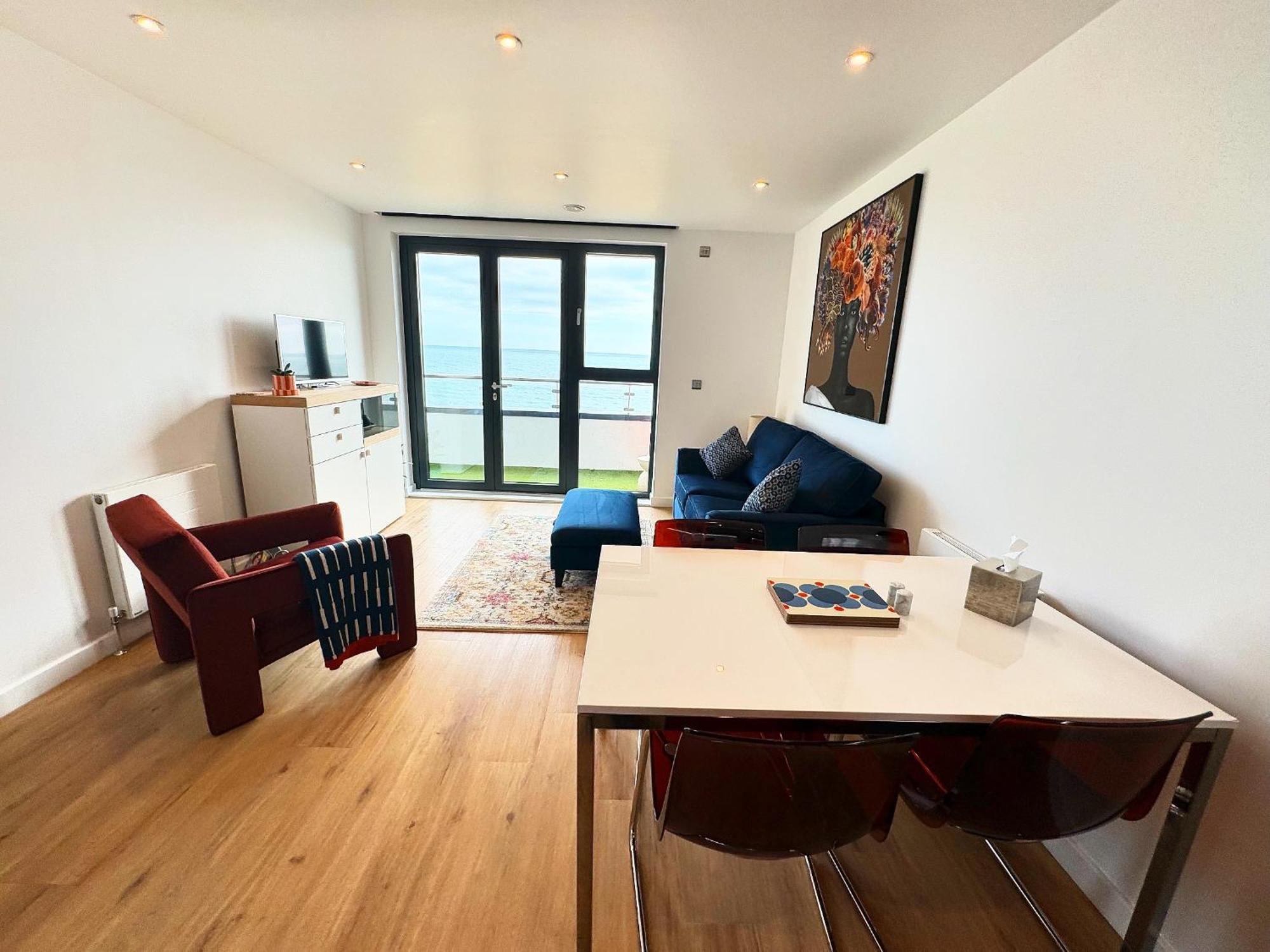 Stunning Beach Front Apartment With Sea Views, Free Parking & Balcony Ramsgate Extérieur photo