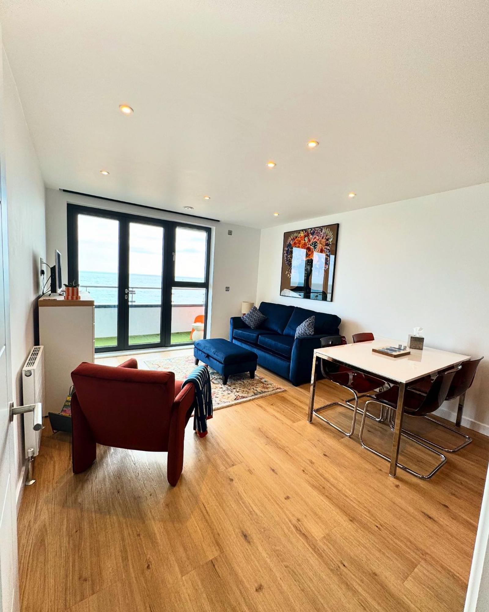 Stunning Beach Front Apartment With Sea Views, Free Parking & Balcony Ramsgate Extérieur photo