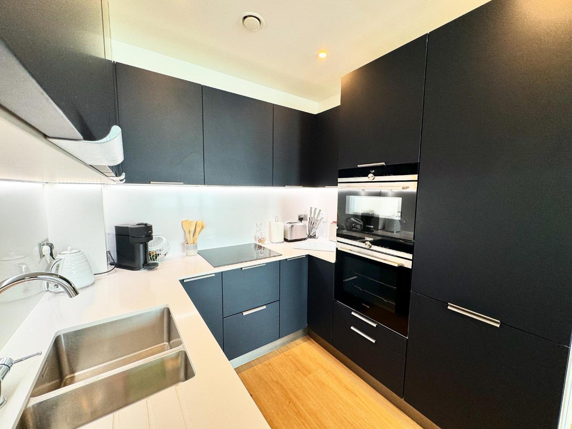Stunning Beach Front Apartment With Sea Views, Free Parking & Balcony Ramsgate Extérieur photo